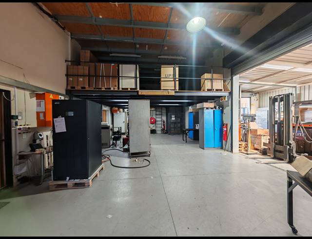 1,047M² WAREHOUSE FOR SALE IN ORMONDE